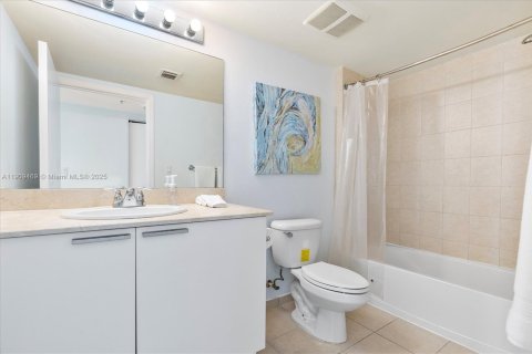 Condo in Sunny Isles Beach, Florida, 2 bedrooms № 1965172 - photo 30