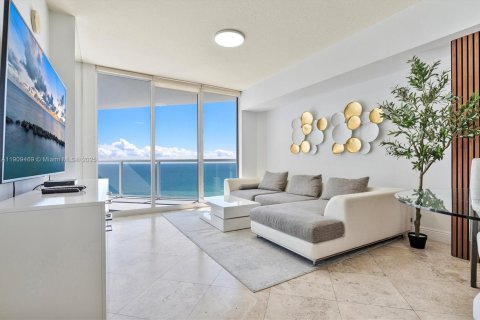 Condo in Sunny Isles Beach, Florida, 2 bedrooms № 1965172 - photo 7