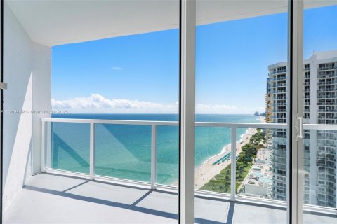 Condo in Sunny Isles Beach, Florida, 2 bedrooms № 1965172 - photo 10
