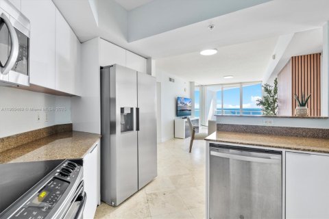 Condo in Sunny Isles Beach, Florida, 2 bedrooms № 1965172 - photo 16