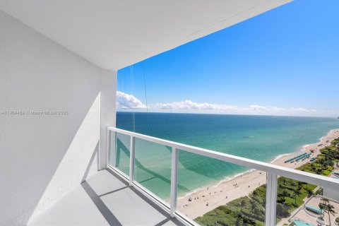 Condo in Sunny Isles Beach, Florida, 2 bedrooms № 1965172 - photo 11