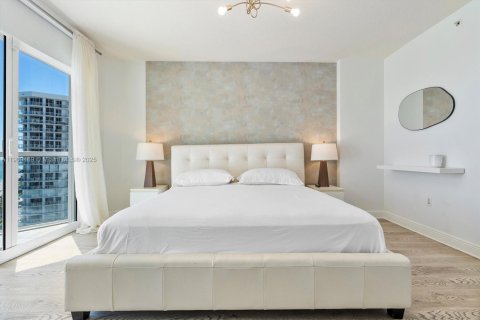 Condo in Sunny Isles Beach, Florida, 2 bedrooms № 1965172 - photo 17