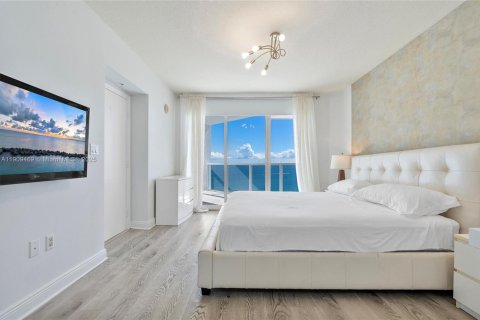 Condo in Sunny Isles Beach, Florida, 2 bedrooms № 1965172 - photo 18