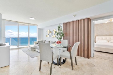 Condo in Sunny Isles Beach, Florida, 2 bedrooms № 1965172 - photo 1