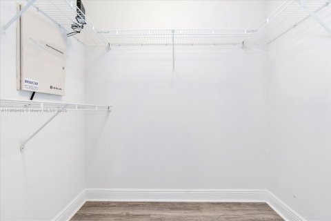 Condo in Sunny Isles Beach, Florida, 2 bedrooms № 1965172 - photo 21