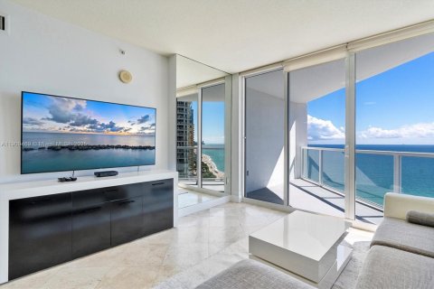 Condo in Sunny Isles Beach, Florida, 2 bedrooms № 1965172 - photo 9