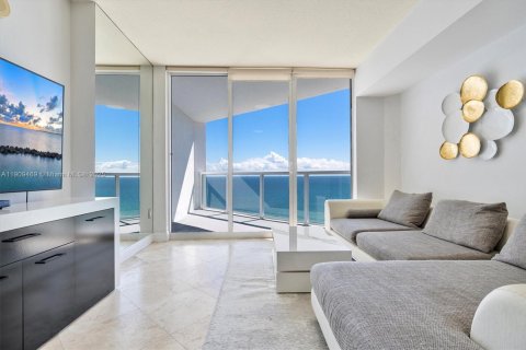 Condo in Sunny Isles Beach, Florida, 2 bedrooms № 1965172 - photo 8