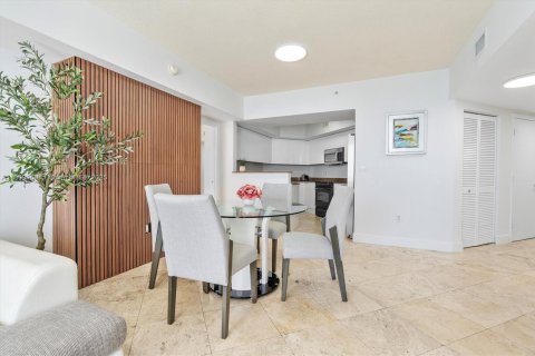 Condo in Sunny Isles Beach, Florida, 2 bedrooms № 1965172 - photo 13