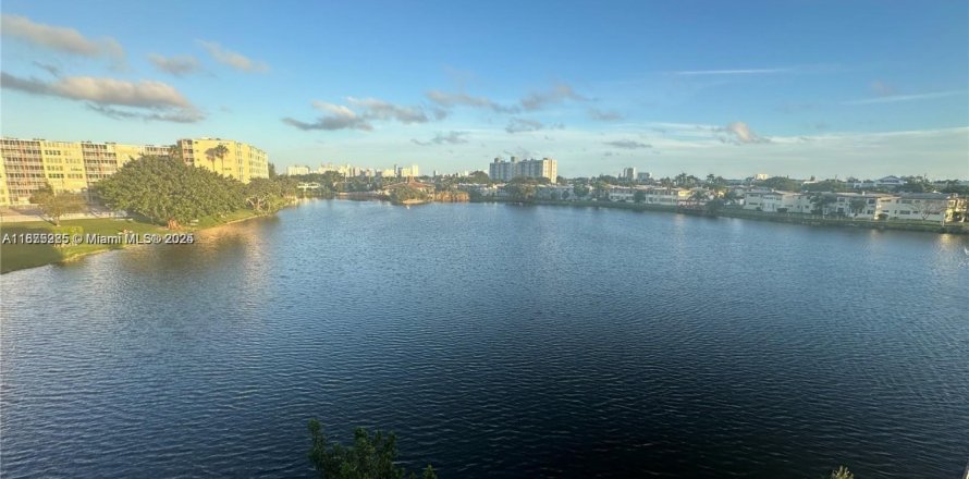 Condominio en Miami, Florida, 2 dormitorios  № 1980320