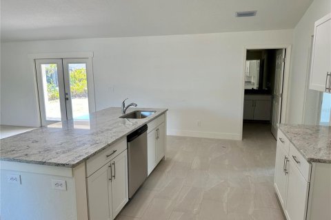 House in Port Charlotte, Florida 3 bedrooms, 160.07 sq.m. № 1510369 - photo 6