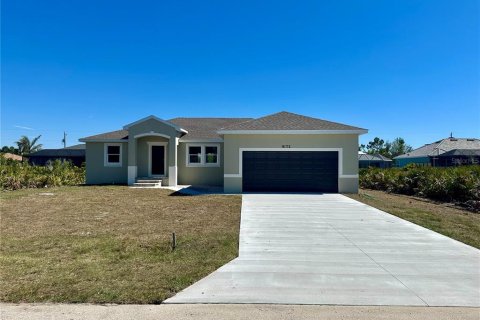 House in Port Charlotte, Florida 3 bedrooms, 160.07 sq.m. № 1510369 - photo 1
