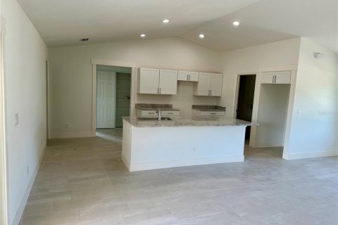 House in Port Charlotte, Florida 3 bedrooms, 160.07 sq.m. № 1510369 - photo 4
