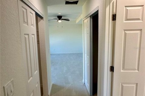 House in Port Charlotte, Florida 3 bedrooms, 160.07 sq.m. № 1510369 - photo 13
