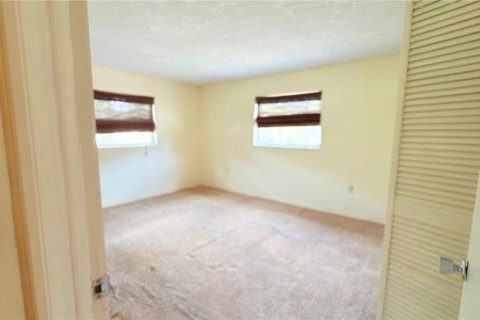 Commercial property in New Port Richey, Florida 4 bedrooms, 228.91 sq.m. № 2377884 - photo 30