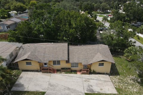 Commercial property in New Port Richey, Florida 4 bedrooms, 228.91 sq.m. № 2377884 - photo 10
