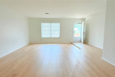 Commercial property in New Port Richey, Florida 4 bedrooms, 228.91 sq.m. № 2377884 - photo 7