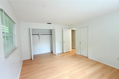 Commercial property in New Port Richey, Florida 4 bedrooms, 228.91 sq.m. № 2377884 - photo 5