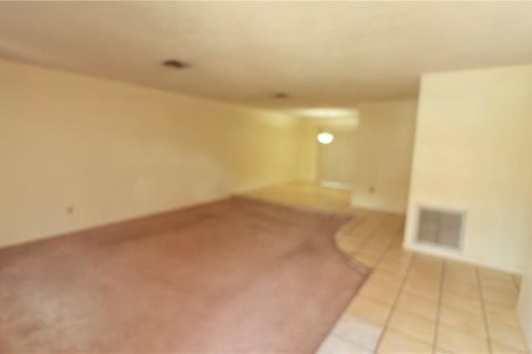 Commercial property in New Port Richey, Florida 4 bedrooms, 228.91 sq.m. № 2377884 - photo 29