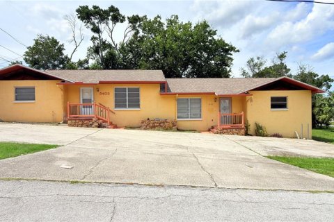 Commercial property in New Port Richey, Florida 4 bedrooms, 228.91 sq.m. № 2377884