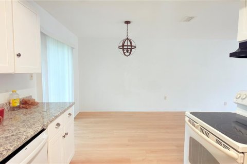 Commercial property in New Port Richey, Florida 4 bedrooms, 228.91 sq.m. № 2377884 - photo 20