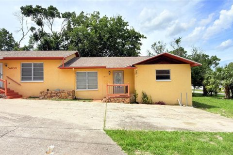 Commercial property in New Port Richey, Florida 4 bedrooms, 228.91 sq.m. № 2377884 - photo 3