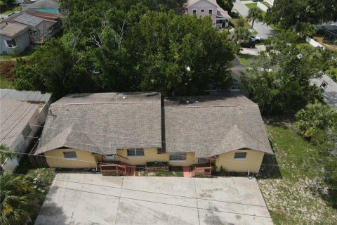 Commercial property in New Port Richey, Florida 4 bedrooms, 228.91 sq.m. № 2377884 - photo 9