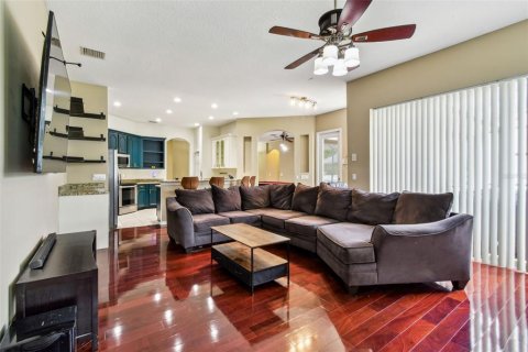 House in Dover, Florida 4 bedrooms, 220.83 sq.m. № 1810419 - photo 5
