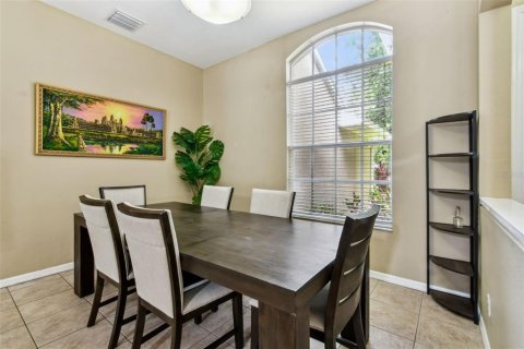 House in Dover, Florida 4 bedrooms, 220.83 sq.m. № 1810419 - photo 4