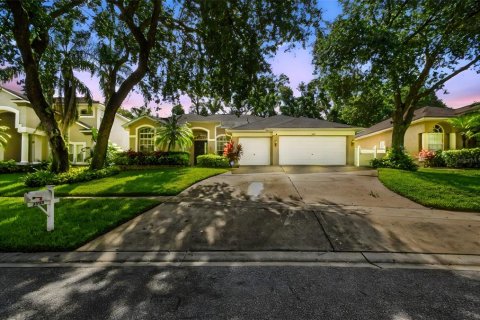 House in Dover, Florida 4 bedrooms, 220.83 sq.m. № 1810419 - photo 1