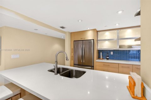 Condominio en alquiler en Miami Beach, Florida, 2 dormitorios, 150.41 m2 № 2054966 - foto 14