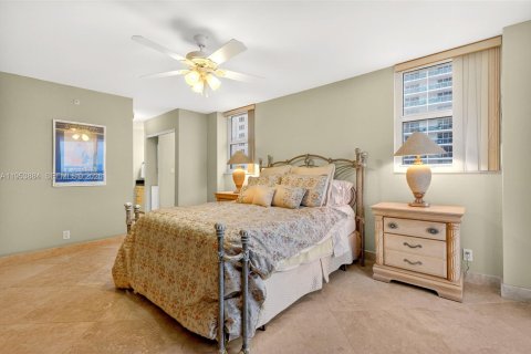 Condominio en alquiler en Miami Beach, Florida, 2 dormitorios, 150.41 m2 № 2054966 - foto 22