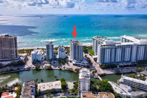 Condominio en alquiler en Miami Beach, Florida, 2 dormitorios, 150.41 m2 № 2054966 - foto 2