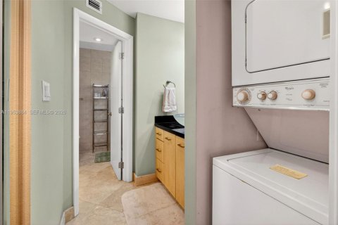 Condominio en alquiler en Miami Beach, Florida, 2 dormitorios, 150.41 m2 № 2054966 - foto 25