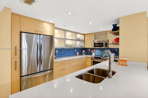 Condominio en alquiler en Miami Beach, Florida, 2 dormitorios, 150.41 m2 № 2054966 - foto 12