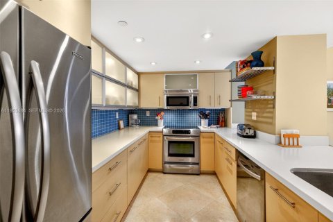 Condominio en alquiler en Miami Beach, Florida, 2 dormitorios, 150.41 m2 № 2054966 - foto 15