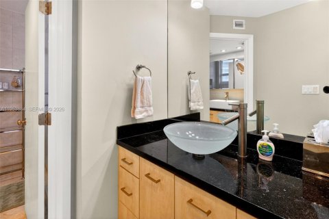Condominio en alquiler en Miami Beach, Florida, 2 dormitorios, 150.41 m2 № 2054966 - foto 26