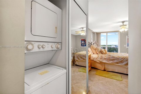 Condominio en alquiler en Miami Beach, Florida, 2 dormitorios, 150.41 m2 № 2054966 - foto 30