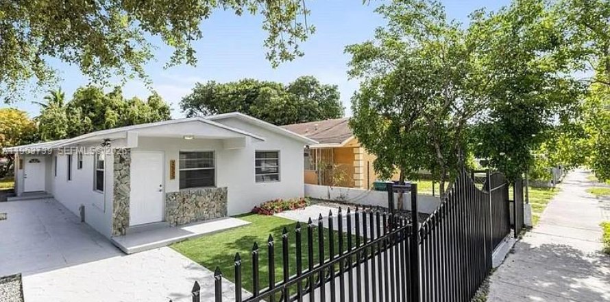 House in Miami, Florida 3 bedrooms, 164.99 sq.m. № 2025649