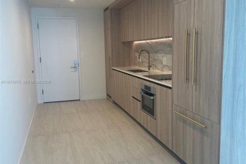 Снять в аренду кондоминиум в Майами, Флорида 1 спальня, 77.39м2, № 2048614 - фото 2