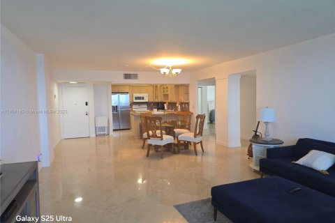 Condominio en alquiler en Hollywood, Florida, 2 dormitorios, 127.09 m2 № 2016627 - foto 26