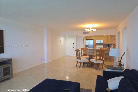 Condominio en alquiler en Hollywood, Florida, 2 dormitorios, 127.09 m2 № 2016627 - foto 8
