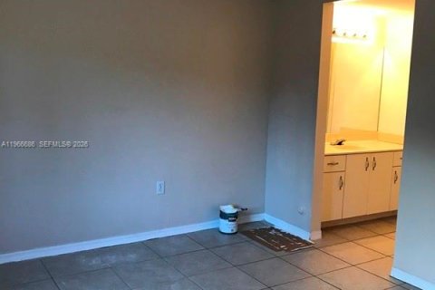 Снять в аренду кондоминиум в Майами, Флорида 2 спальни, 83.61м2, № 2028836 - фото 9