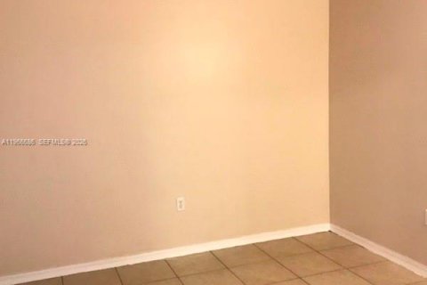 Снять в аренду кондоминиум в Майами, Флорида 2 спальни, 83.61м2, № 2028836 - фото 12