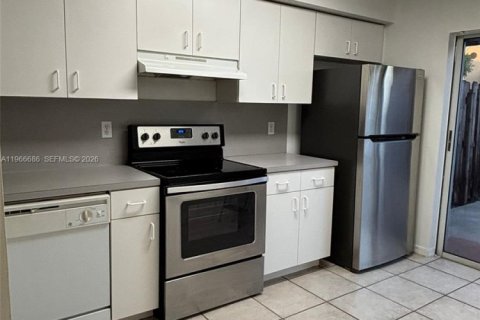 Снять в аренду кондоминиум в Майами, Флорида 2 спальни, 83.61м2, № 2028836 - фото 6