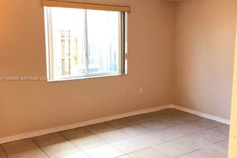 Снять в аренду кондоминиум в Майами, Флорида 2 спальни, 83.61м2, № 2028836 - фото 8