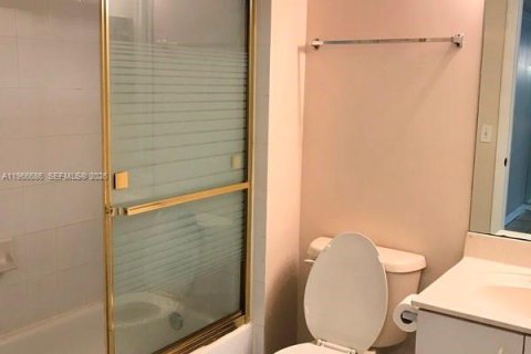 Снять в аренду кондоминиум в Майами, Флорида 2 спальни, 83.61м2, № 2028836 - фото 14