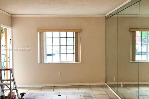 Снять в аренду кондоминиум в Майами, Флорида 2 спальни, 83.61м2, № 2028836 - фото 4