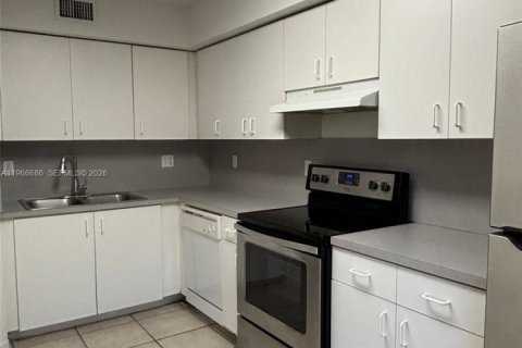 Снять в аренду кондоминиум в Майами, Флорида 2 спальни, 83.61м2, № 2028836 - фото 7