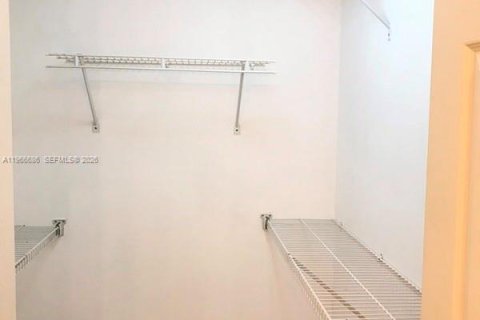 Снять в аренду кондоминиум в Майами, Флорида 2 спальни, 83.61м2, № 2028836 - фото 10