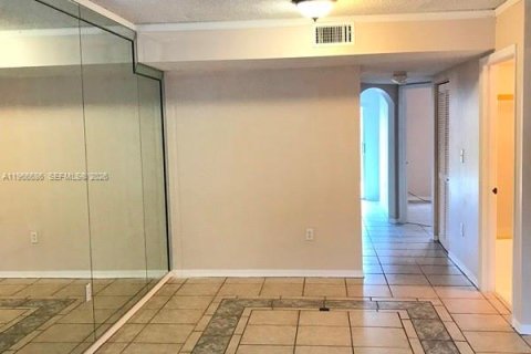 Снять в аренду кондоминиум в Майами, Флорида 2 спальни, 83.61м2, № 2028836 - фото 3